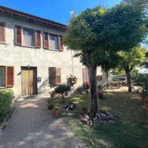 VENDITA PORZIONE DI CASA - FRAZ.CORTONA