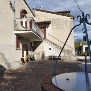 FOIANO DELLA CHIANA - VENDITA PORZIONE DI CASA