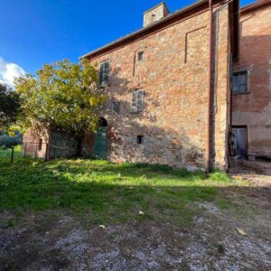 POZZO DELLA CHIANA  - TERRATETTO DA RISTRUTTURARE