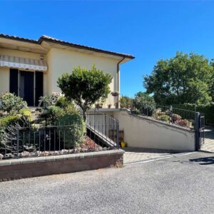 LUCIGNANO - VILLETTA BIFAMILIARE CON GIARDINO