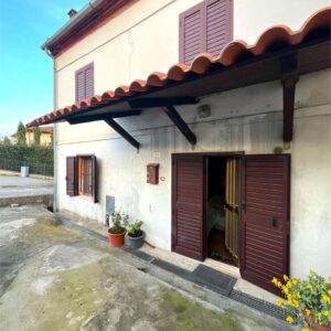 FOIANO - PORZIONE DI CASA CON RESEDE