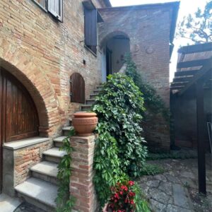 Porzione di Casale  in Vendita a Foiano della Chiana