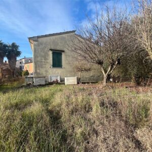 SINALUNGA - CASA SINGOLA CON TERRENO