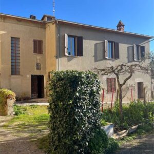 FOIANO - PORZIONE DI IMMOBILE DA RISTRUTTURARE